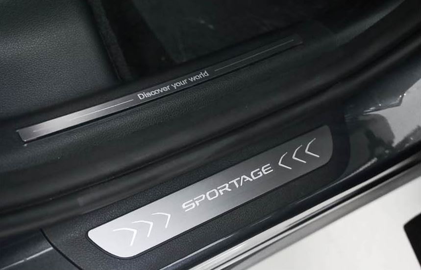 Bộ dán bậc bước logo hãng kia sportage 2022 cửa trước 4 thanh