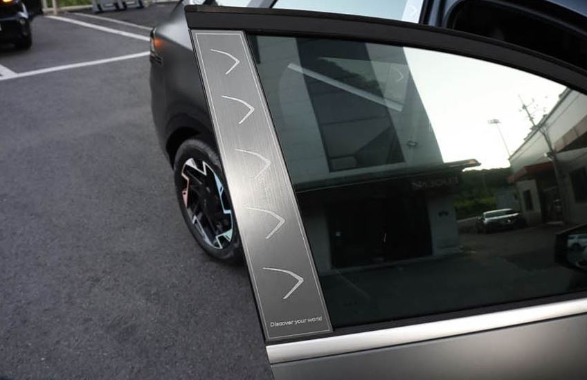 Ốp thể thao chống xước cột cửa kia sportage 2022 korea